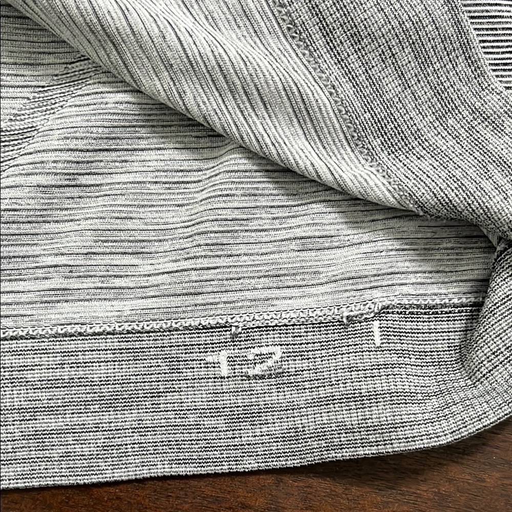 Lululemon Athletica Gray Long Sleeve Tee - Picture 4 of 6